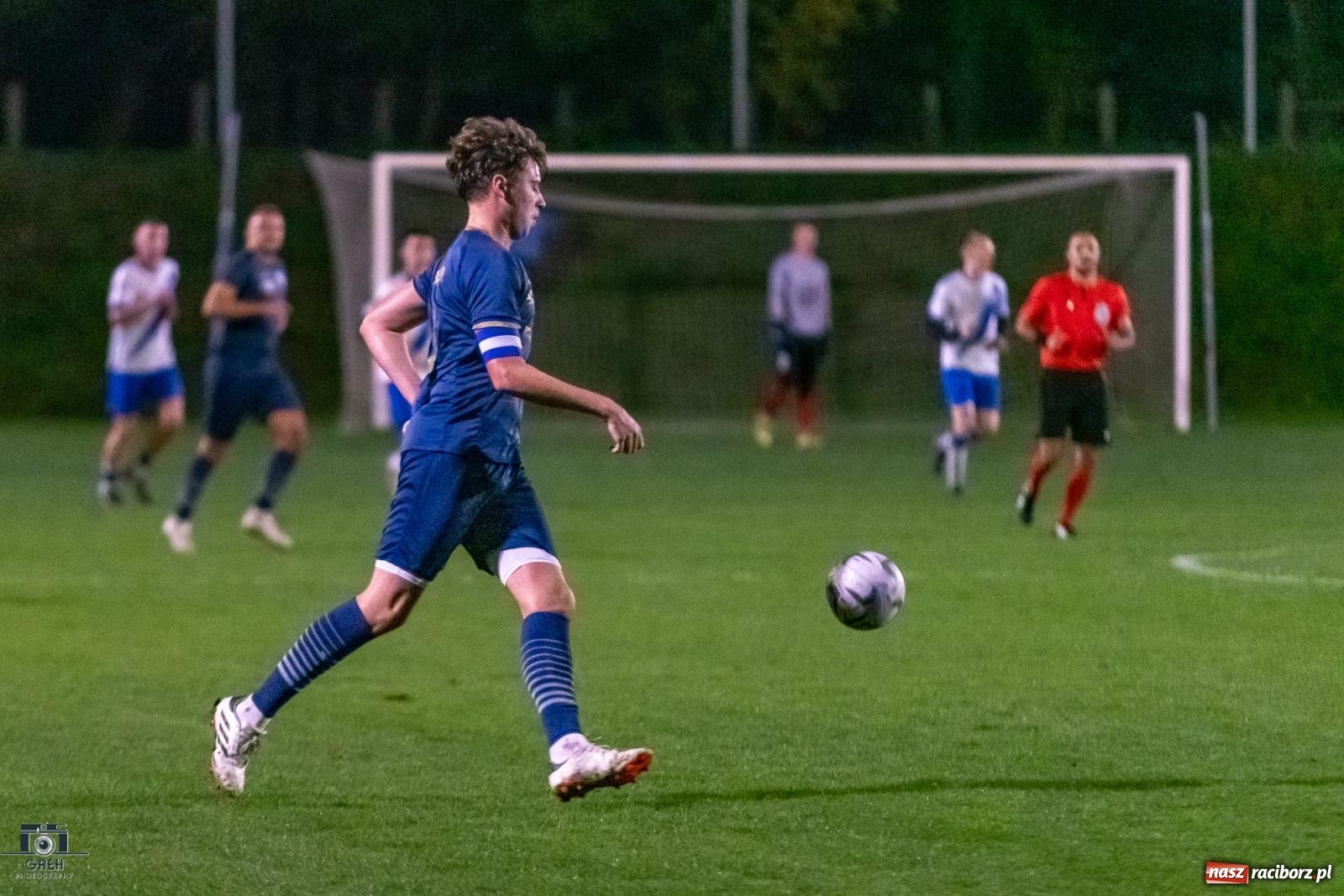 Zdjęcie w galerii na portalu naszraciborz.pl: Historyczny wieczór przy Srebrnej. Unia Racibórz triumfuje w świetle reflektorów [FOTO] wiadomości z regionu