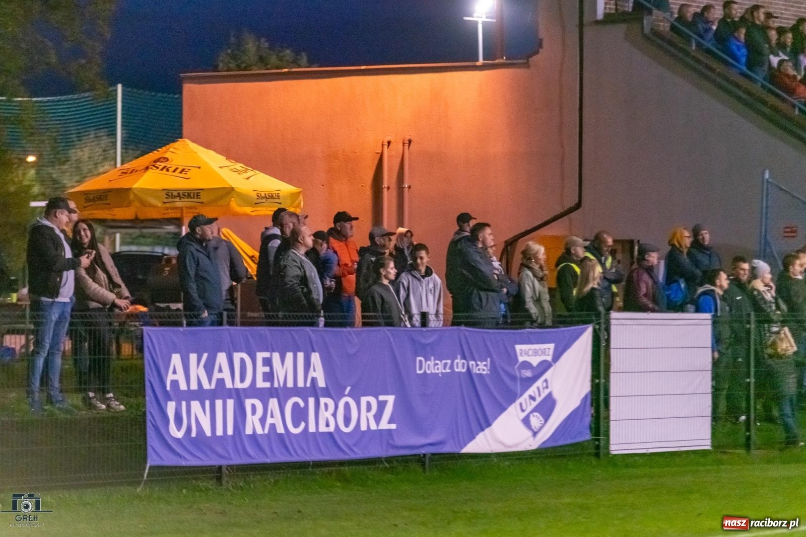 Zdjęcie w galerii na portalu naszraciborz.pl: Historyczny wieczór przy Srebrnej. Unia Racibórz triumfuje w świetle reflektorów [FOTO] wiadomości z regionu