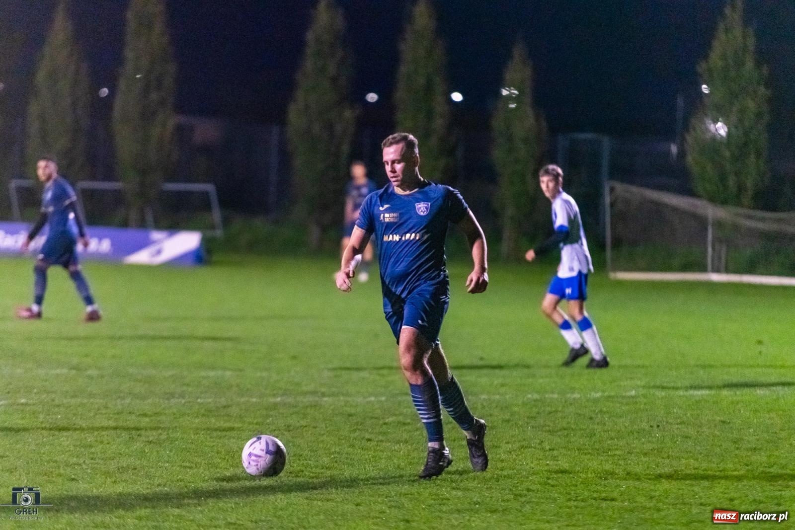 Zdjęcie w galerii na portalu naszraciborz.pl: Historyczny wieczór przy Srebrnej. Unia Racibórz triumfuje w świetle reflektorów [FOTO] wiadomości z regionu