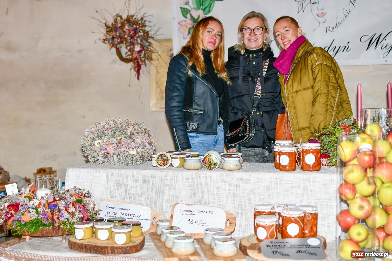 Zdjęcie w galerii na portalu naszraciborz.pl: Spichlerz w Sławikowie pełen przysmaków, kwiatów i rękodzieła wiadomości z regionu