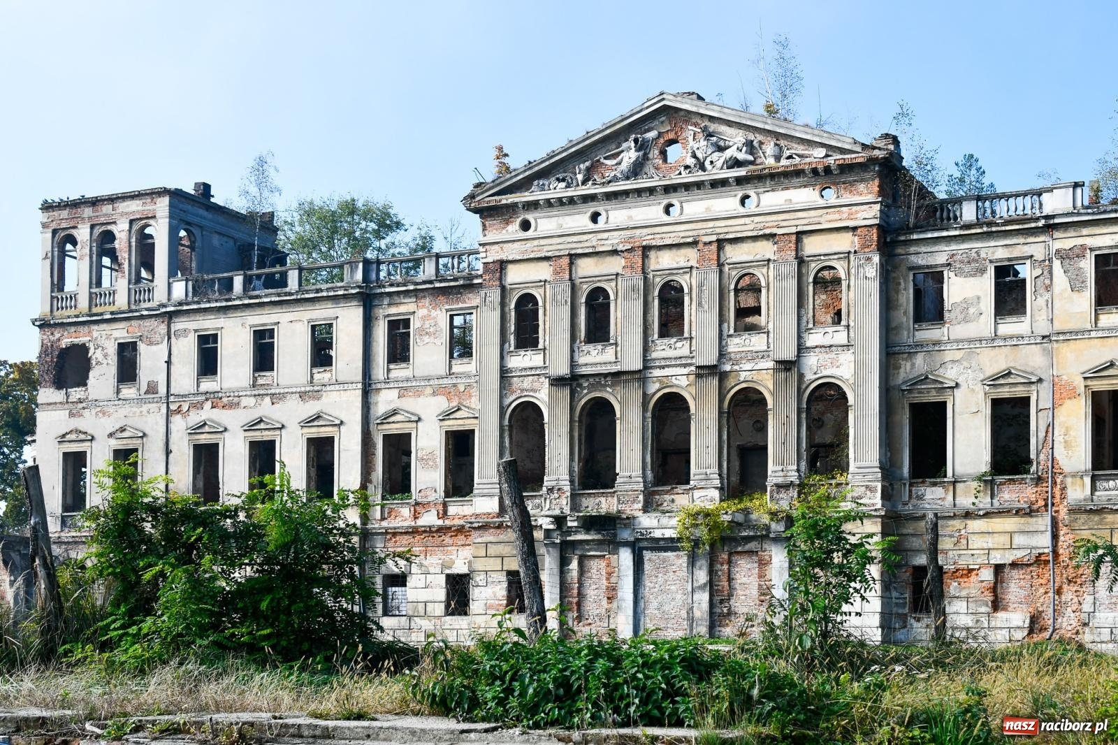 Zdjęcie w galerii na portalu naszraciborz.pl: Spichlerz w Sławikowie pełen przysmaków, kwiatów i rękodzieła wiadomości z regionu