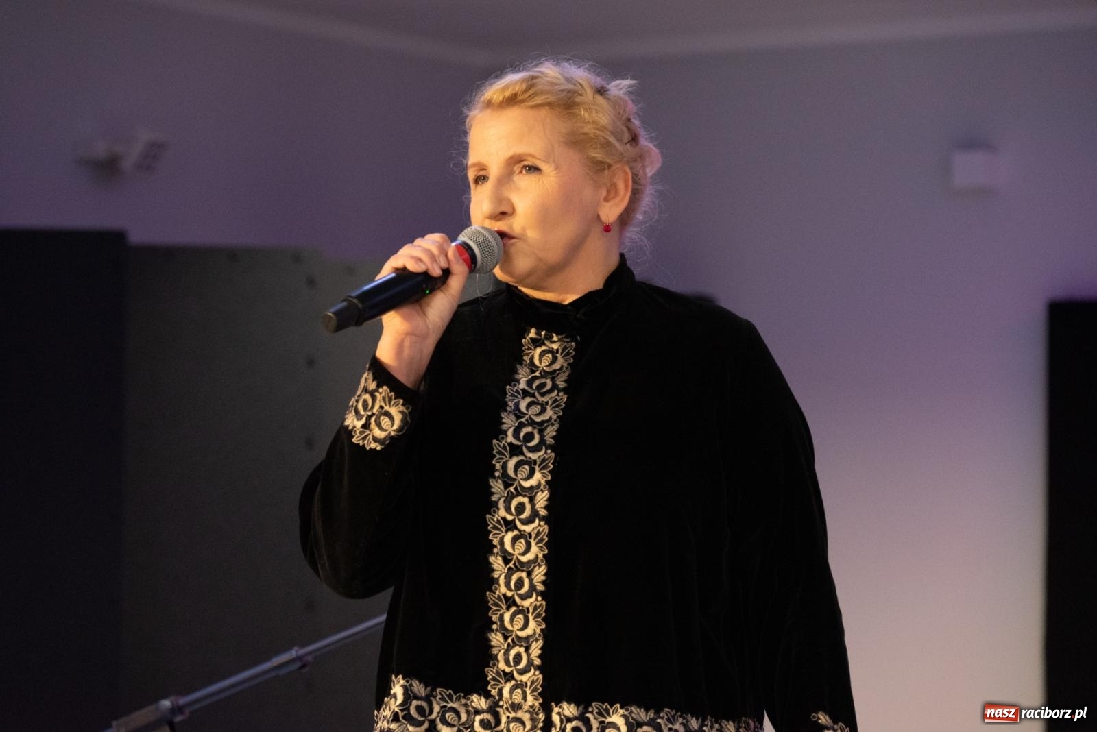 Zdjęcie w galerii na portalu naszraciborz.pl: Piyrwyj tak se tańcowało, że aż trzeszczało! Potańcówka wiejska w Tworkowie  wiadomości z regionu