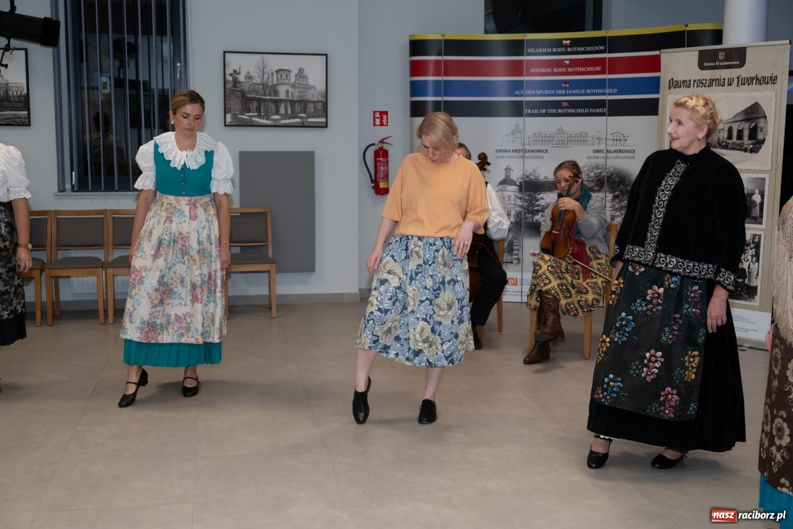 Zdjęcie w galerii na portalu naszraciborz.pl: Piyrwyj tak se tańcowało, że aż trzeszczało! Potańcówka wiejska w Tworkowie  wiadomości z regionu