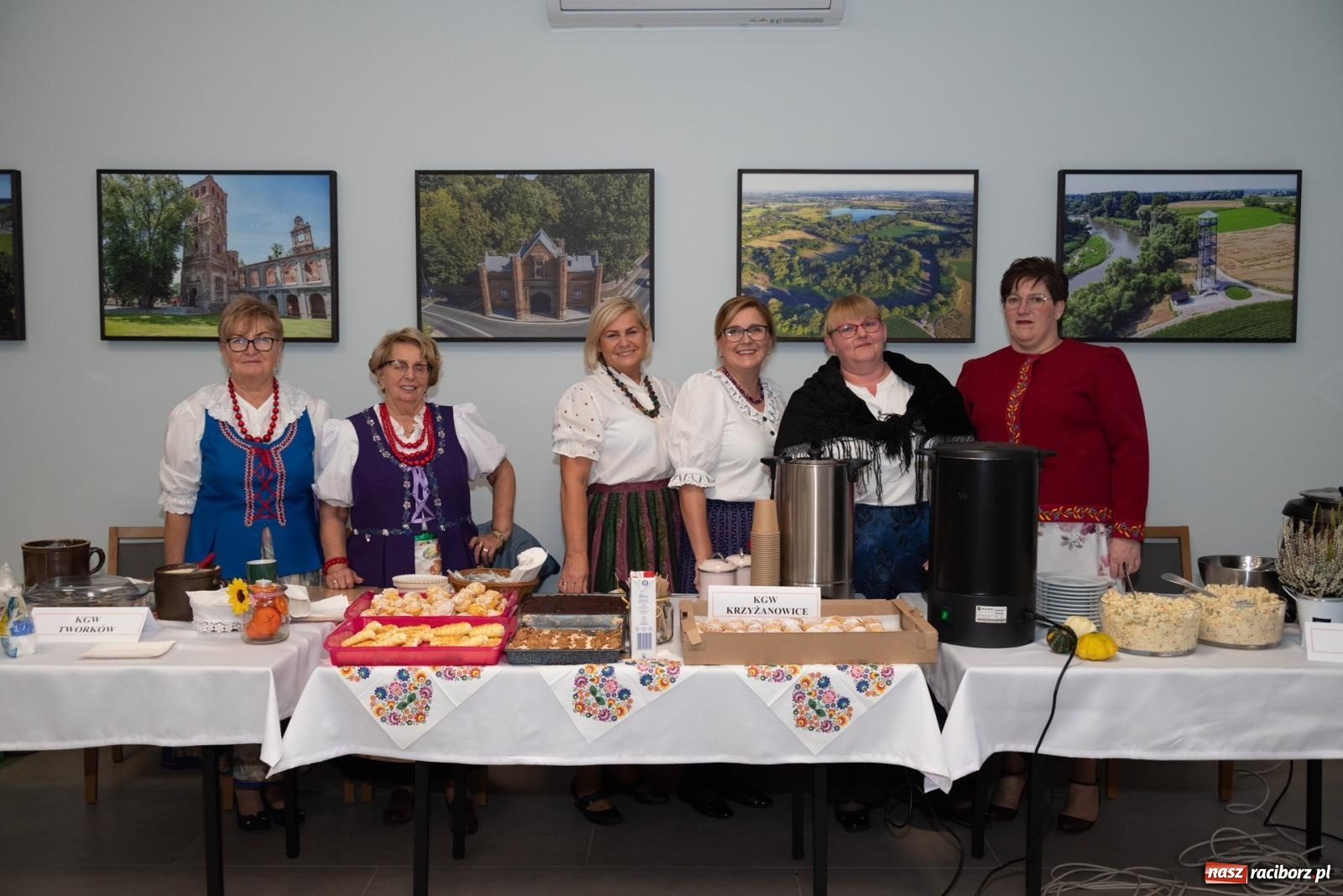 Zdjęcie w galerii na portalu naszraciborz.pl: Piyrwyj tak se tańcowało, że aż trzeszczało! Potańcówka wiejska w Tworkowie  wiadomości z regionu