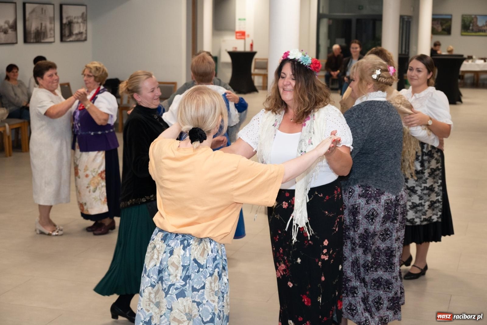 Zdjęcie w galerii na portalu naszraciborz.pl: Piyrwyj tak se tańcowało, że aż trzeszczało! Potańcówka wiejska w Tworkowie  wiadomości z regionu
