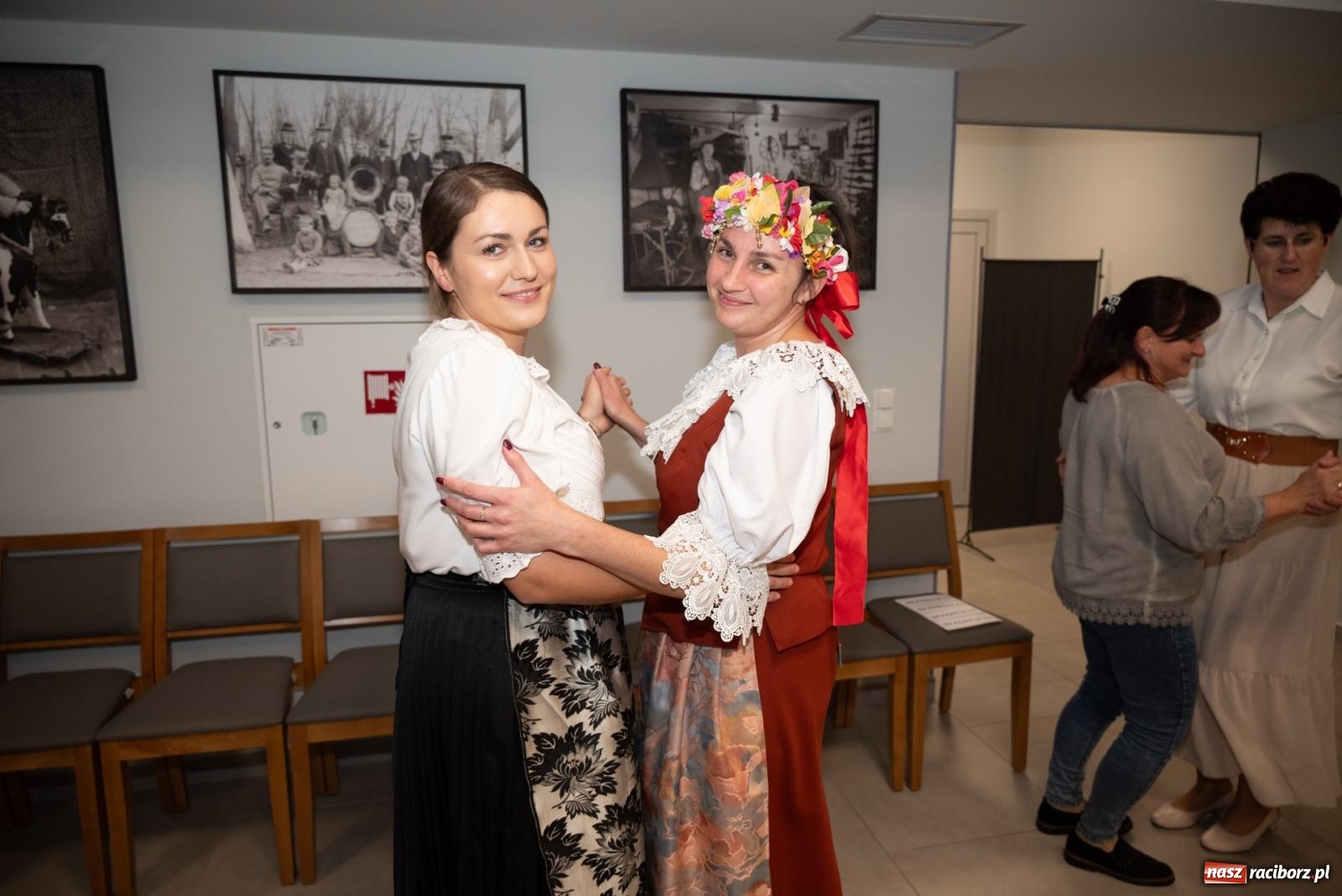 Zdjęcie w galerii na portalu naszraciborz.pl: Piyrwyj tak se tańcowało, że aż trzeszczało! Potańcówka wiejska w Tworkowie  wiadomości z regionu