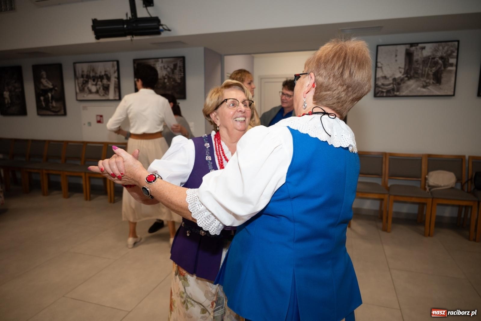 Zdjęcie w galerii na portalu naszraciborz.pl: Piyrwyj tak se tańcowało, że aż trzeszczało! Potańcówka wiejska w Tworkowie  wiadomości z regionu