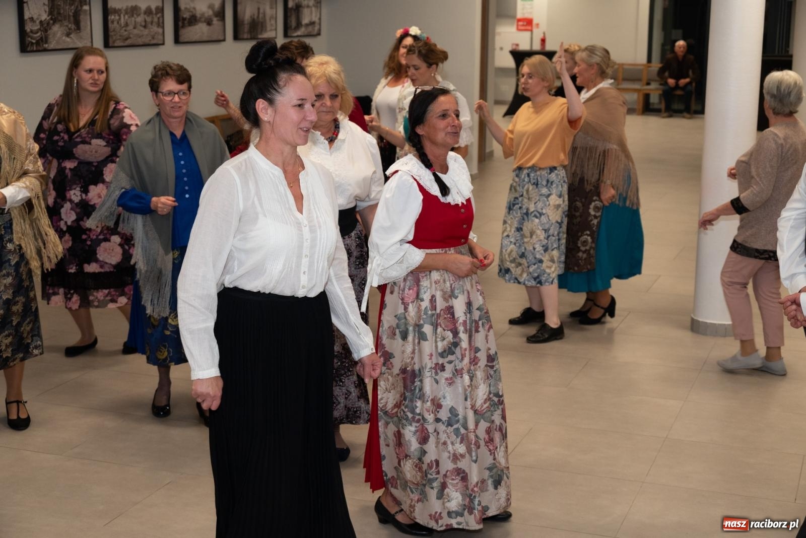 Zdjęcie w galerii na portalu naszraciborz.pl: Piyrwyj tak se tańcowało, że aż trzeszczało! Potańcówka wiejska w Tworkowie  wiadomości z regionu
