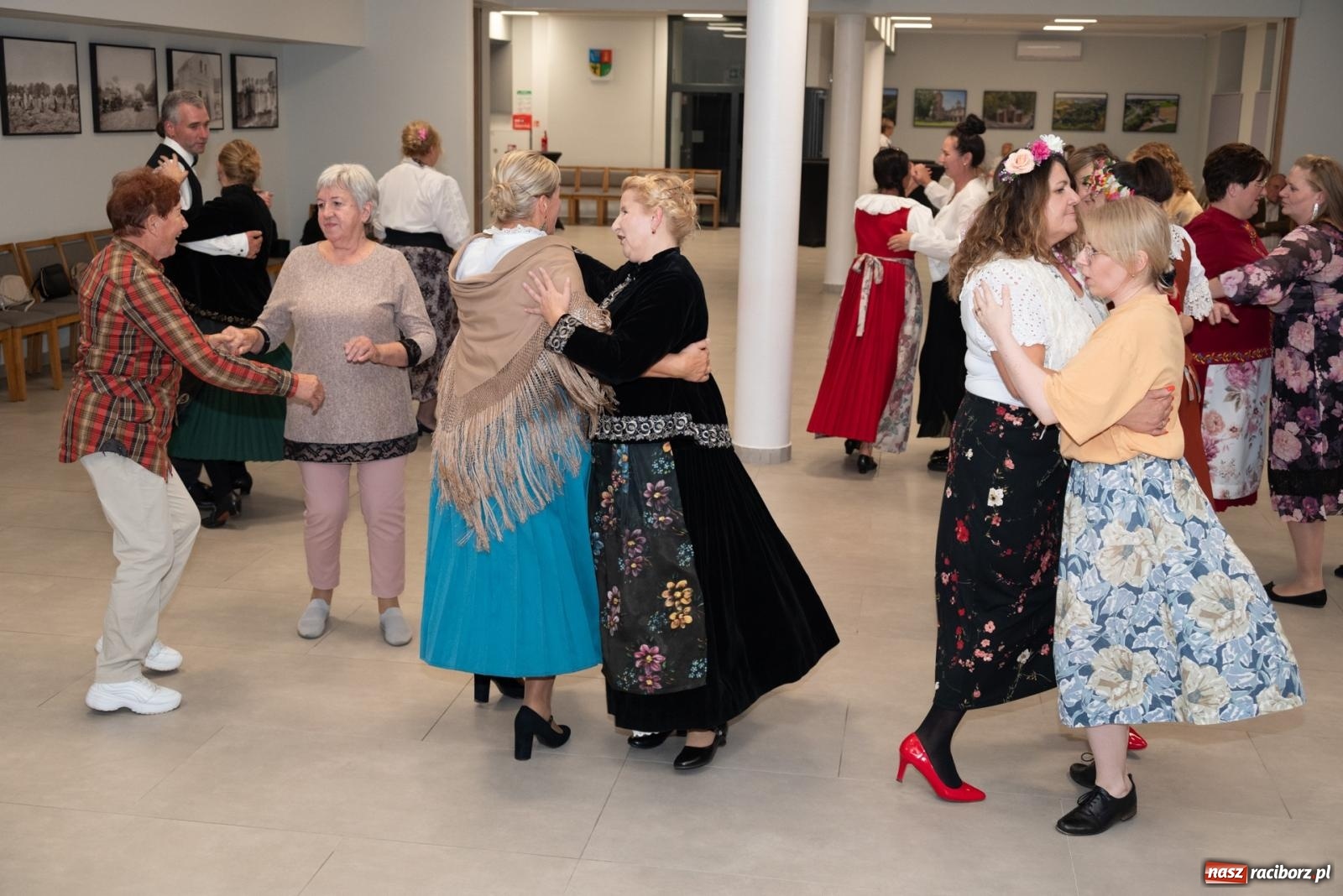 Zdjęcie w galerii na portalu naszraciborz.pl: Piyrwyj tak se tańcowało, że aż trzeszczało! Potańcówka wiejska w Tworkowie  wiadomości z regionu