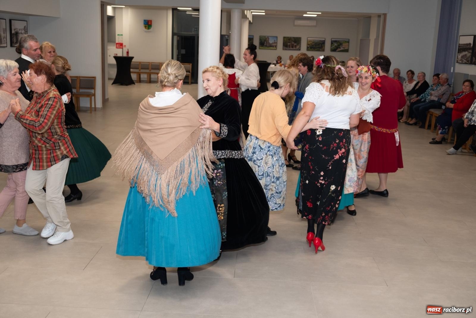 Zdjęcie w galerii na portalu naszraciborz.pl: Piyrwyj tak se tańcowało, że aż trzeszczało! Potańcówka wiejska w Tworkowie  wiadomości z regionu