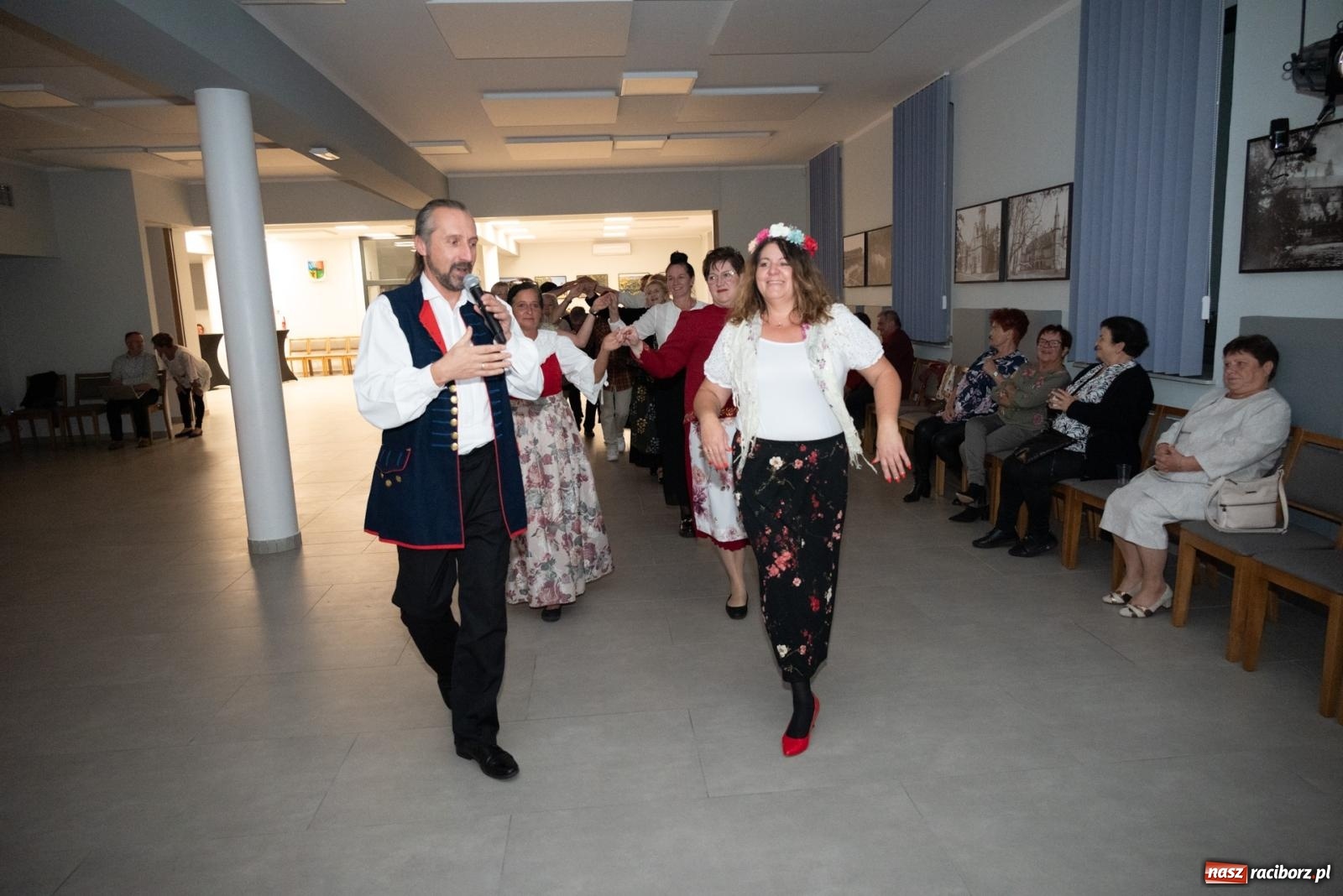 Zdjęcie w galerii na portalu naszraciborz.pl: Piyrwyj tak se tańcowało, że aż trzeszczało! Potańcówka wiejska w Tworkowie  wiadomości z regionu