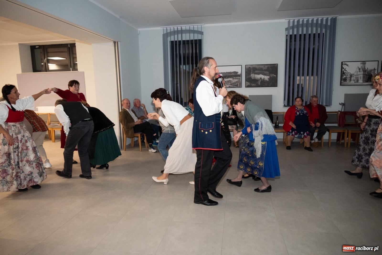 Zdjęcie w galerii na portalu naszraciborz.pl: Piyrwyj tak se tańcowało, że aż trzeszczało! Potańcówka wiejska w Tworkowie  wiadomości z regionu