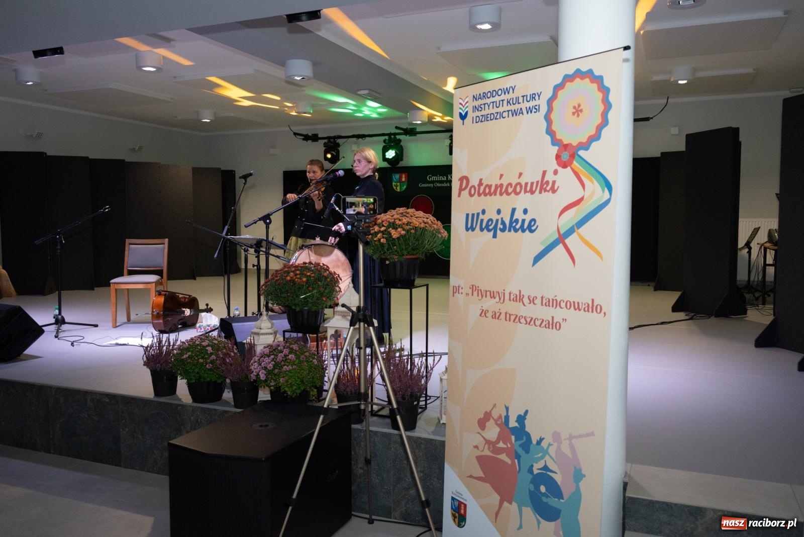 Zdjęcie w galerii na portalu naszraciborz.pl: Piyrwyj tak se tańcowało, że aż trzeszczało! Potańcówka wiejska w Tworkowie  wiadomości z regionu