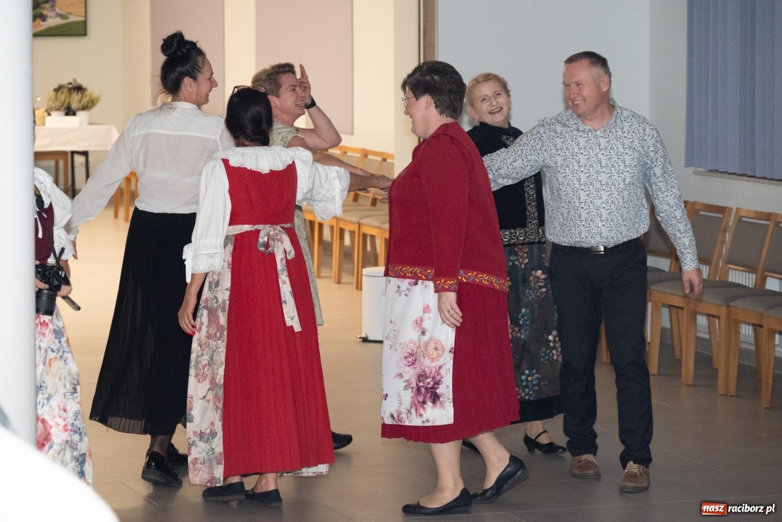 Zdjęcie w galerii na portalu naszraciborz.pl: Piyrwyj tak se tańcowało, że aż trzeszczało! Potańcówka wiejska w Tworkowie  wiadomości z regionu