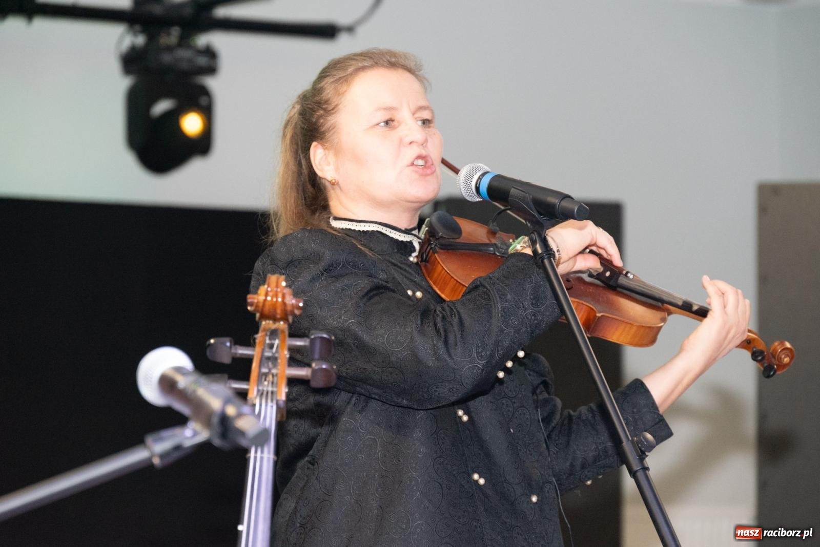 Zdjęcie w galerii na portalu naszraciborz.pl: Piyrwyj tak se tańcowało, że aż trzeszczało! Potańcówka wiejska w Tworkowie  wiadomości z regionu