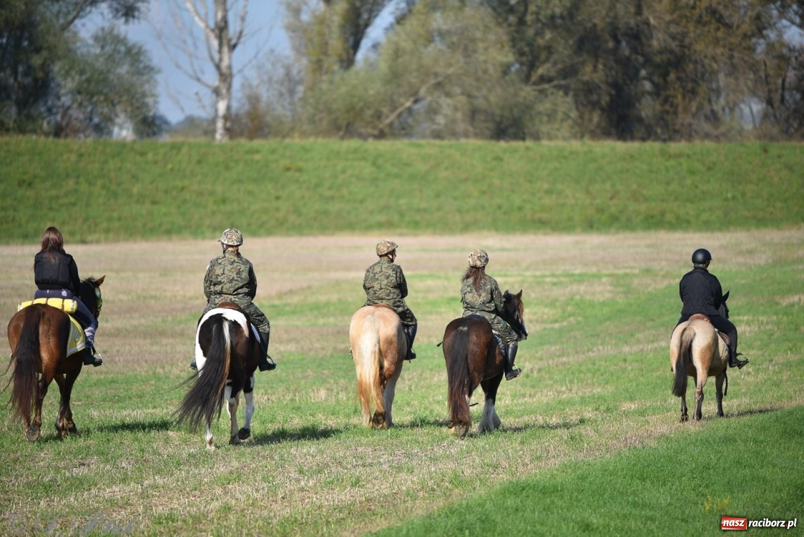 Zdjęcie w galerii na portalu naszraciborz.pl: Hubertus na Huzarskiej na bis – nie tylko tradycja, ale i pomoc dla Amelki [FOTO] wiadomości z regionu
