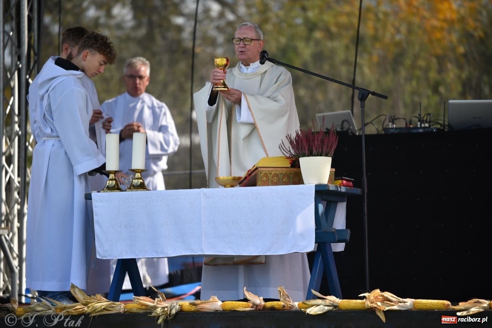 Zdjęcie w galerii na portalu naszraciborz.pl: Hubertus na Huzarskiej na bis – nie tylko tradycja, ale i pomoc dla Amelki [FOTO] wiadomości z regionu