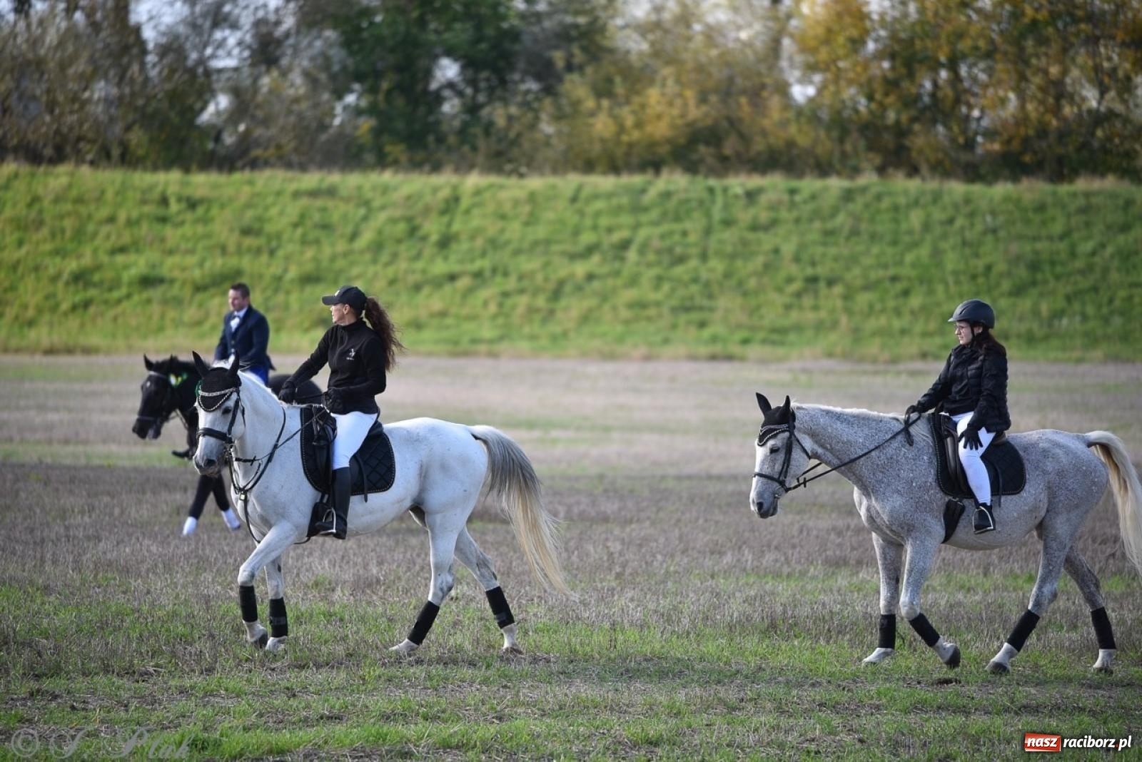 Zdjęcie w galerii na portalu naszraciborz.pl: Hubertus na Huzarskiej na bis – nie tylko tradycja, ale i pomoc dla Amelki [FOTO] wiadomości z regionu
