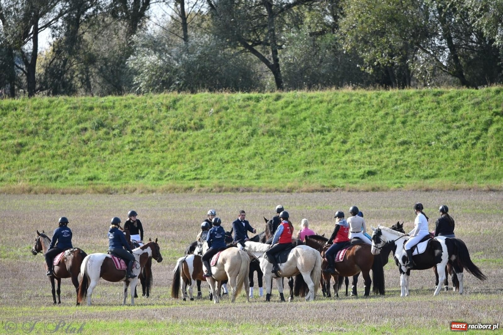 Zdjęcie w galerii na portalu naszraciborz.pl: Hubertus na Huzarskiej na bis – nie tylko tradycja, ale i pomoc dla Amelki [FOTO] wiadomości z regionu