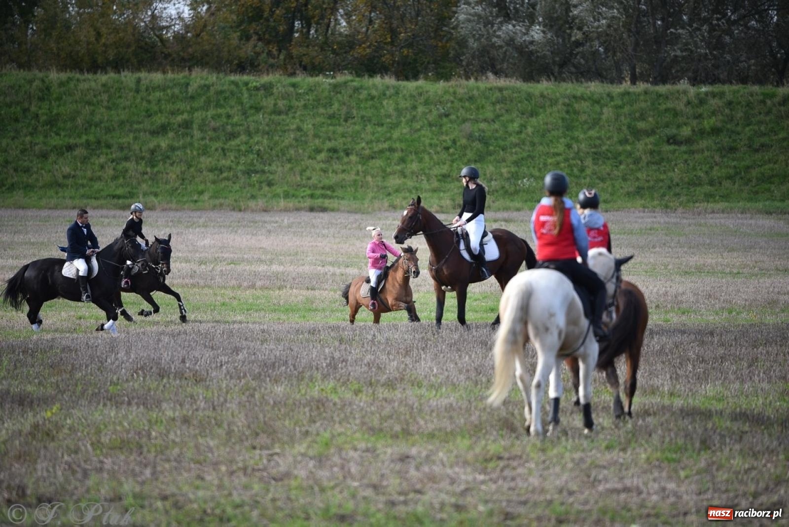 Zdjęcie w galerii na portalu naszraciborz.pl: Hubertus na Huzarskiej na bis – nie tylko tradycja, ale i pomoc dla Amelki [FOTO] wiadomości z regionu