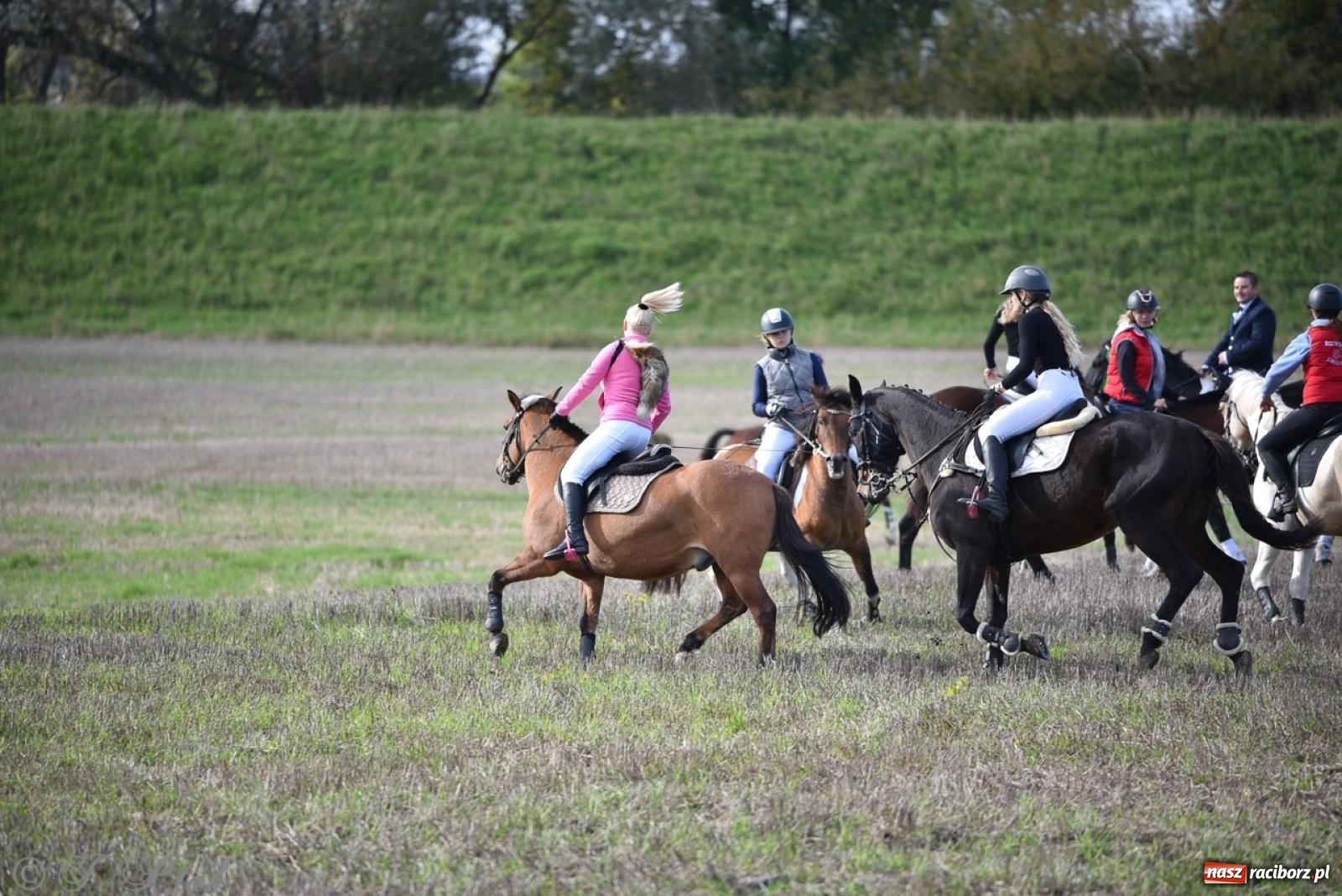Zdjęcie w galerii na portalu naszraciborz.pl: Hubertus na Huzarskiej na bis – nie tylko tradycja, ale i pomoc dla Amelki [FOTO] wiadomości z regionu