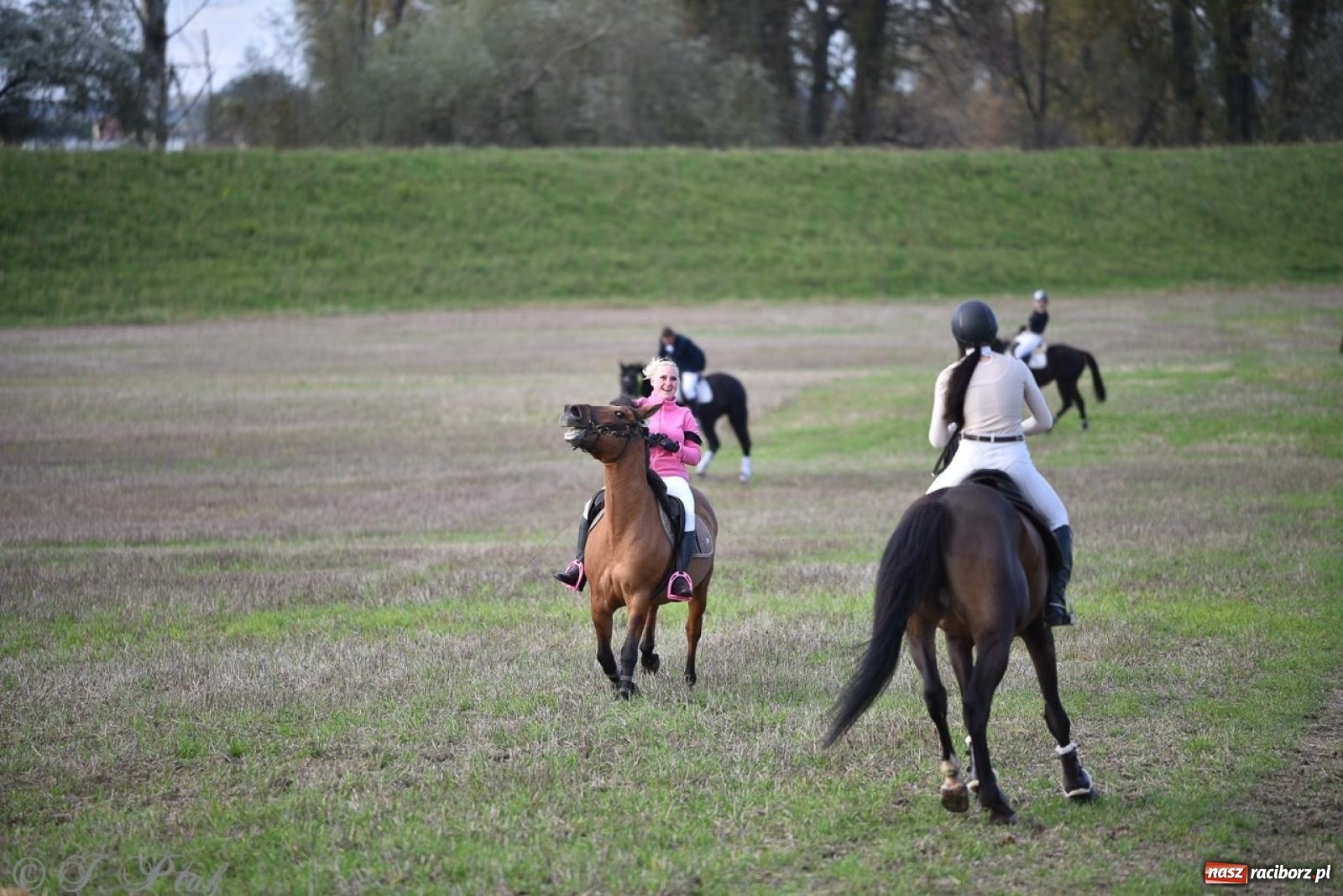 Zdjęcie w galerii na portalu naszraciborz.pl: Hubertus na Huzarskiej na bis – nie tylko tradycja, ale i pomoc dla Amelki [FOTO] wiadomości z regionu