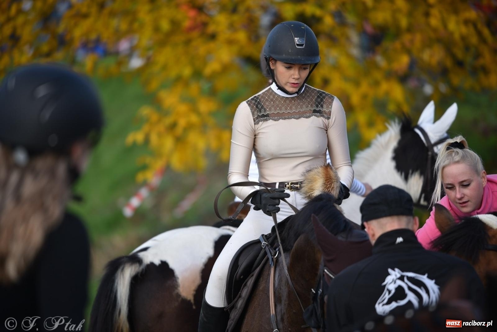 Zdjęcie w galerii na portalu naszraciborz.pl: Hubertus na Huzarskiej na bis – nie tylko tradycja, ale i pomoc dla Amelki [FOTO] wiadomości z regionu