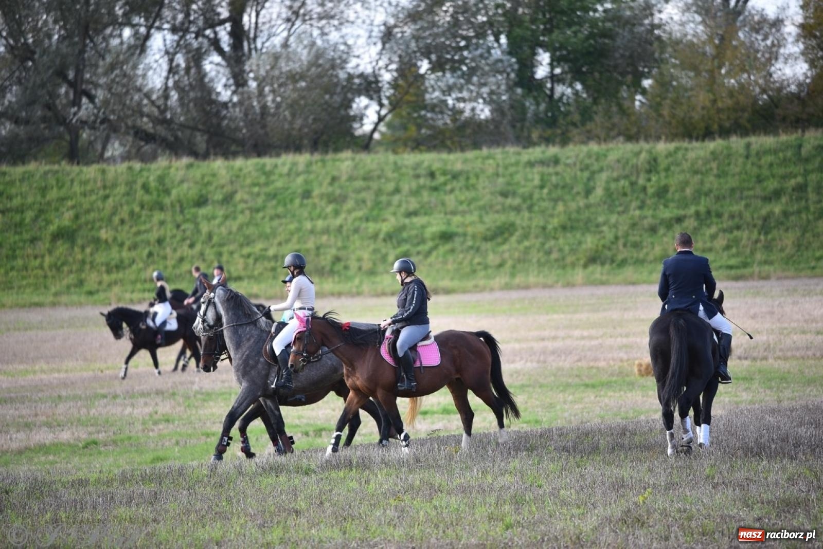 Zdjęcie w galerii na portalu naszraciborz.pl: Hubertus na Huzarskiej na bis – nie tylko tradycja, ale i pomoc dla Amelki [FOTO] wiadomości z regionu