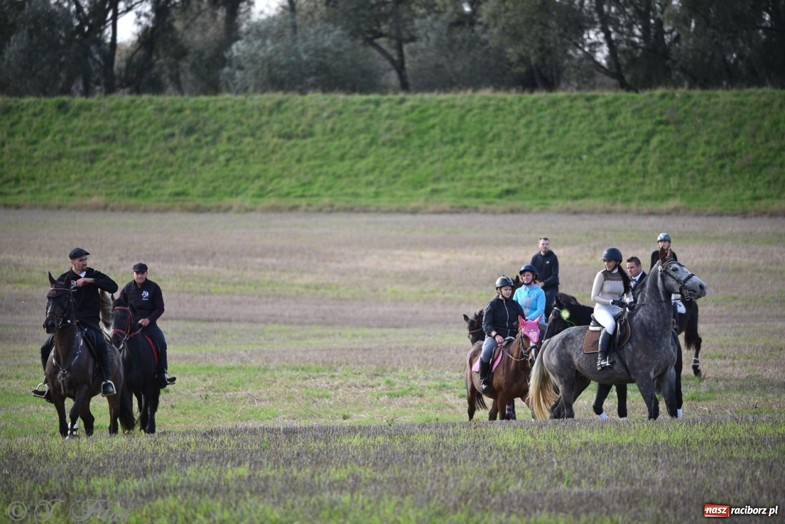 Zdjęcie w galerii na portalu naszraciborz.pl: Hubertus na Huzarskiej na bis – nie tylko tradycja, ale i pomoc dla Amelki [FOTO] wiadomości z regionu