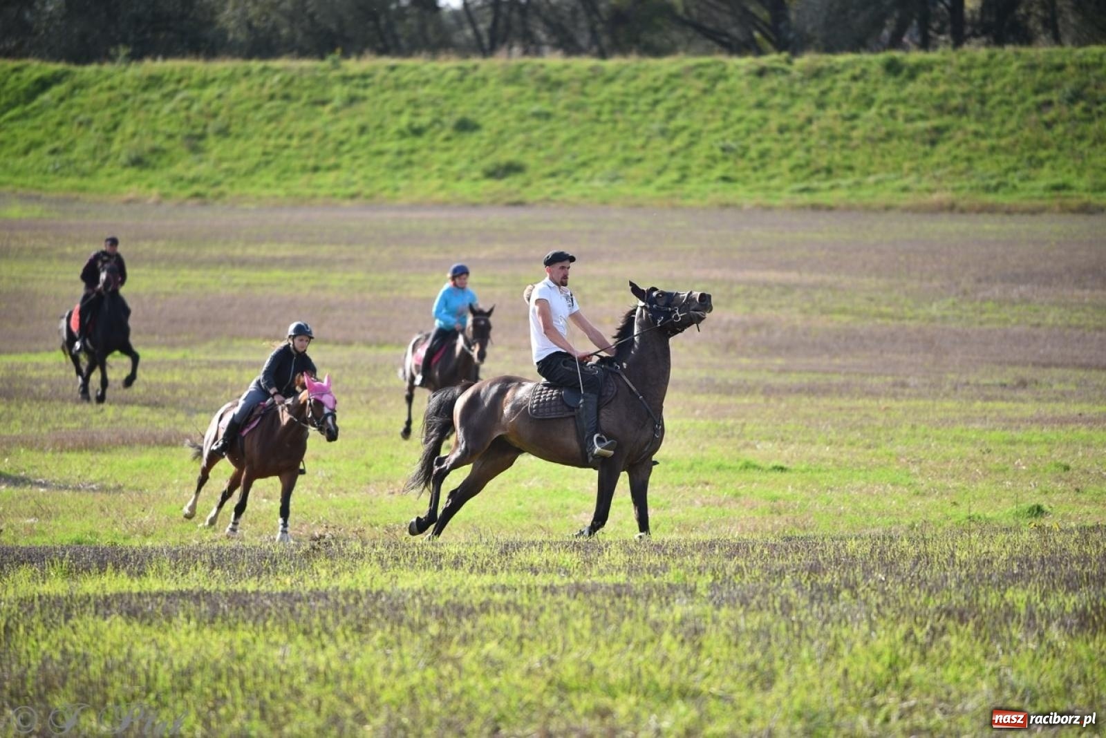 Zdjęcie w galerii na portalu naszraciborz.pl: Hubertus na Huzarskiej na bis – nie tylko tradycja, ale i pomoc dla Amelki [FOTO] wiadomości z regionu