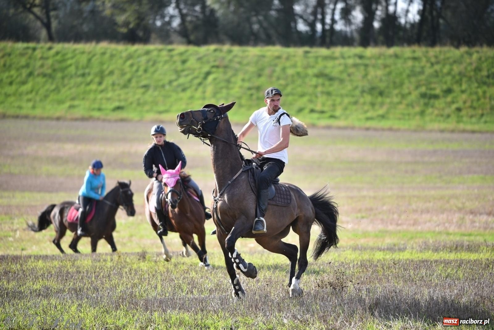 Zdjęcie w galerii na portalu naszraciborz.pl: Hubertus na Huzarskiej na bis – nie tylko tradycja, ale i pomoc dla Amelki [FOTO] wiadomości z regionu