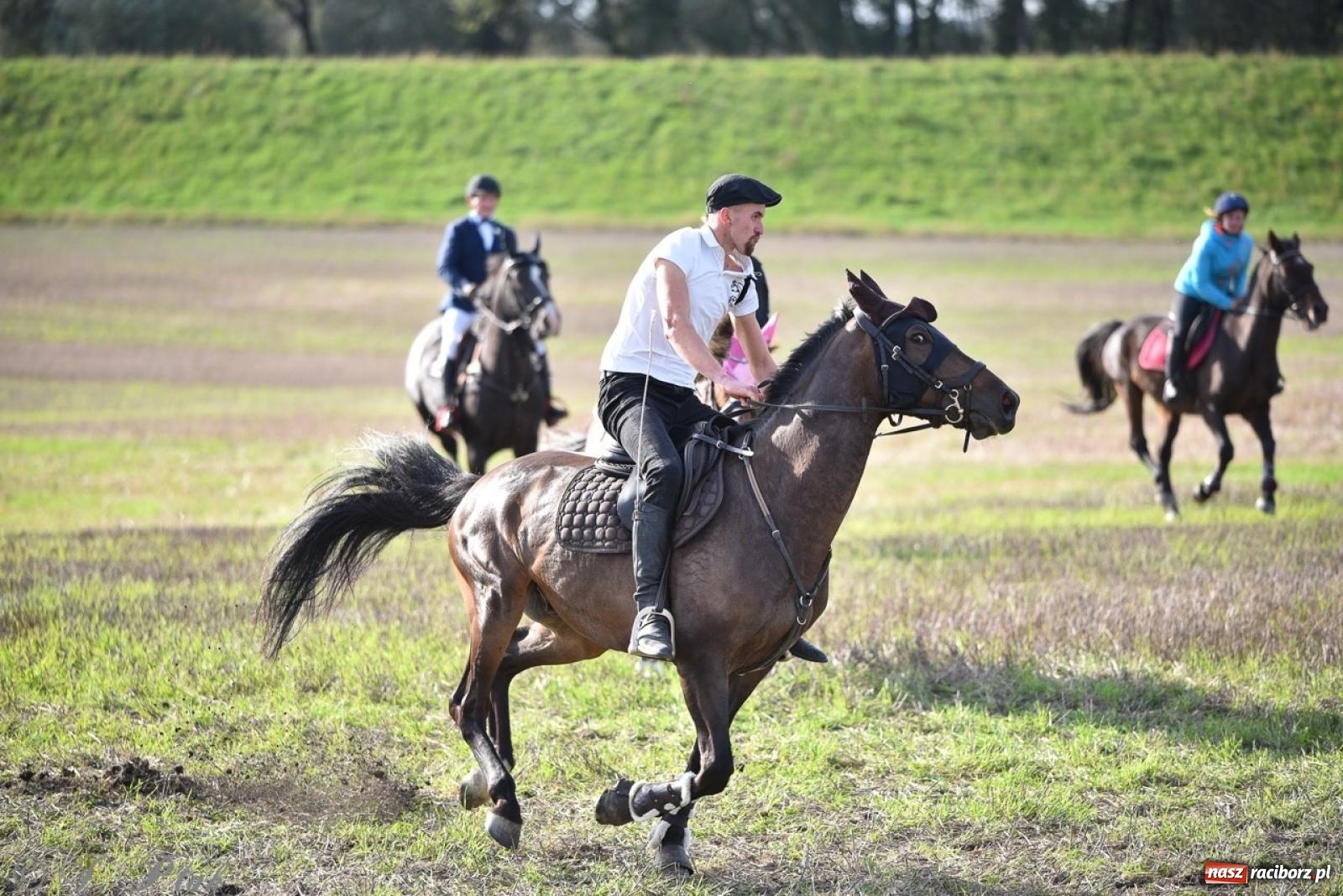 Zdjęcie w galerii na portalu naszraciborz.pl: Hubertus na Huzarskiej na bis – nie tylko tradycja, ale i pomoc dla Amelki [FOTO] wiadomości z regionu