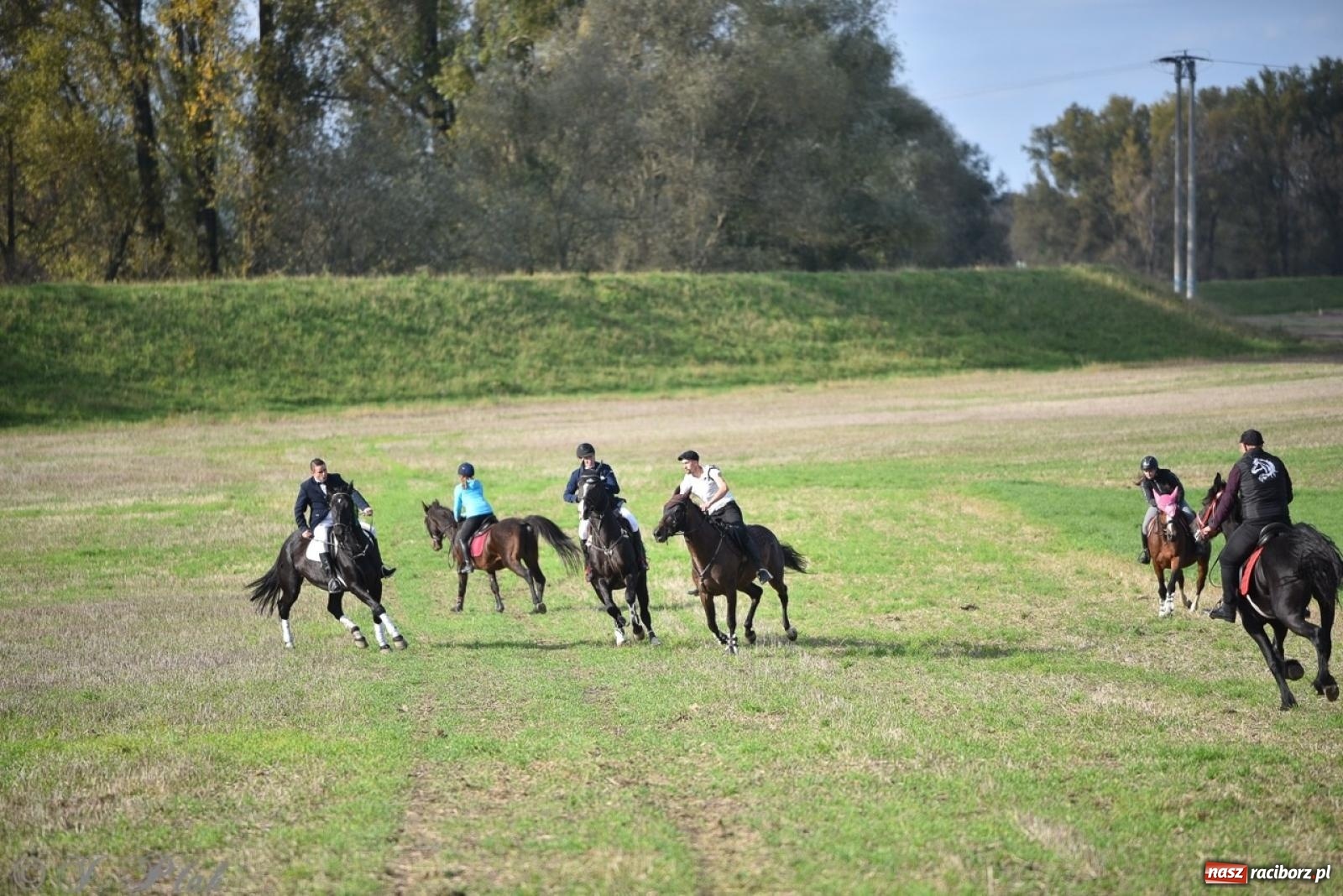Zdjęcie w galerii na portalu naszraciborz.pl: Hubertus na Huzarskiej na bis – nie tylko tradycja, ale i pomoc dla Amelki [FOTO] wiadomości z regionu
