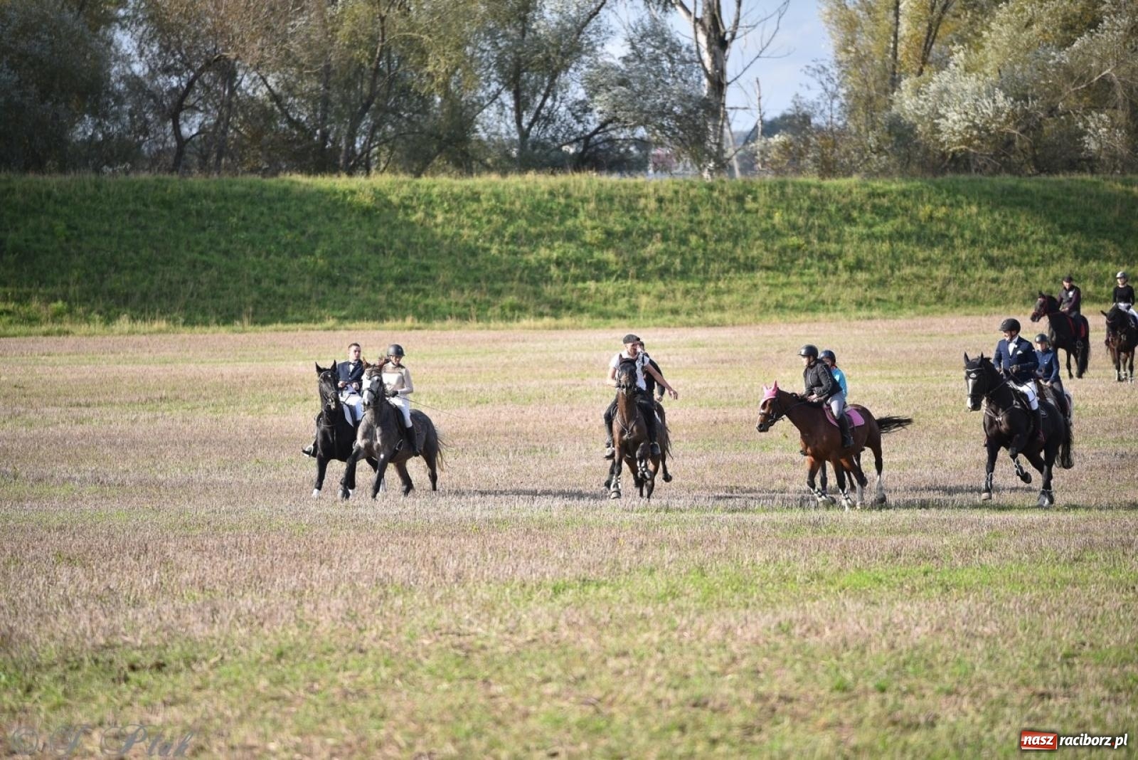 Zdjęcie w galerii na portalu naszraciborz.pl: Hubertus na Huzarskiej na bis – nie tylko tradycja, ale i pomoc dla Amelki [FOTO] wiadomości z regionu