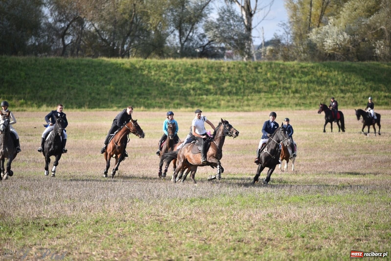 Zdjęcie w galerii na portalu naszraciborz.pl: Hubertus na Huzarskiej na bis – nie tylko tradycja, ale i pomoc dla Amelki [FOTO] wiadomości z regionu