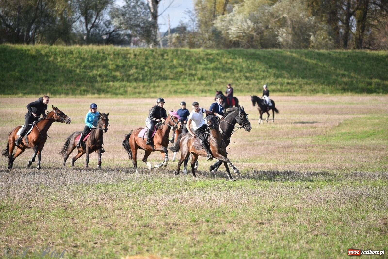 Zdjęcie w galerii na portalu naszraciborz.pl: Hubertus na Huzarskiej na bis – nie tylko tradycja, ale i pomoc dla Amelki [FOTO] wiadomości z regionu