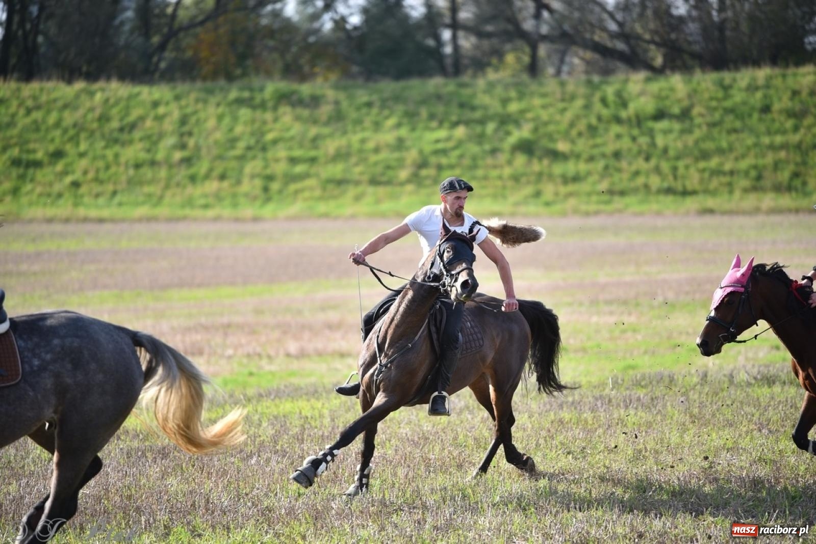 Zdjęcie w galerii na portalu naszraciborz.pl: Hubertus na Huzarskiej na bis – nie tylko tradycja, ale i pomoc dla Amelki [FOTO] wiadomości z regionu