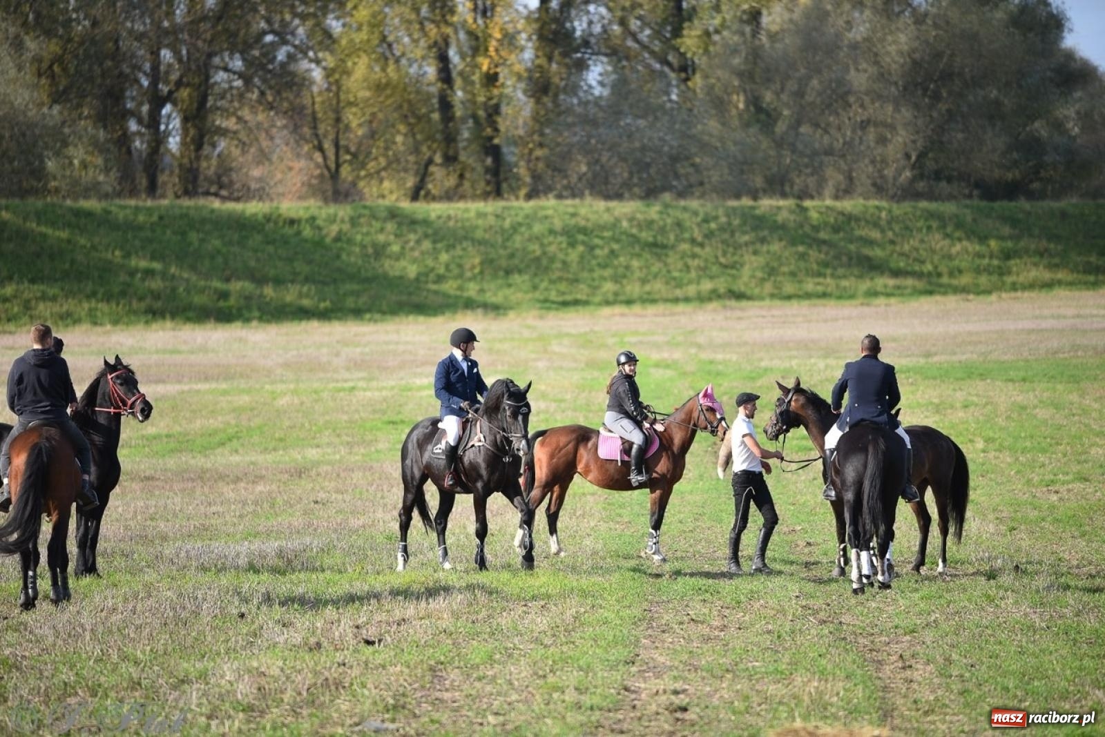 Zdjęcie w galerii na portalu naszraciborz.pl: Hubertus na Huzarskiej na bis – nie tylko tradycja, ale i pomoc dla Amelki [FOTO] wiadomości z regionu