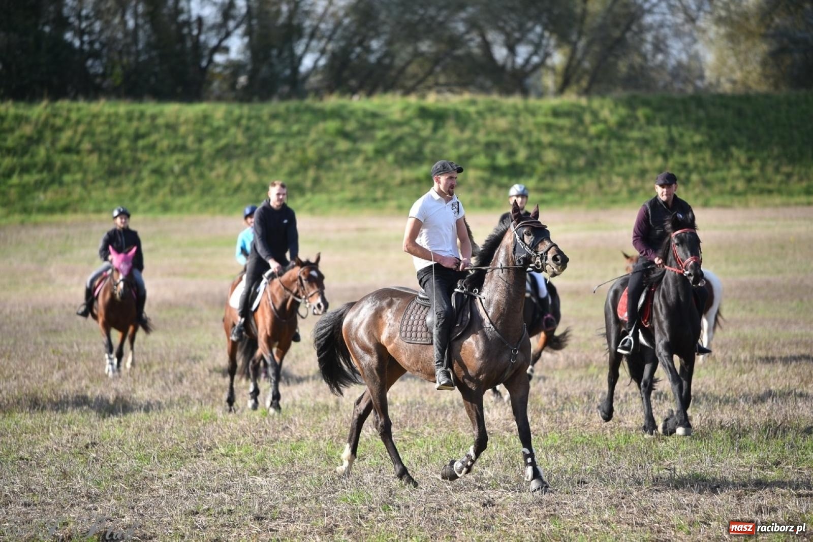 Zdjęcie w galerii na portalu naszraciborz.pl: Hubertus na Huzarskiej na bis – nie tylko tradycja, ale i pomoc dla Amelki [FOTO] wiadomości z regionu