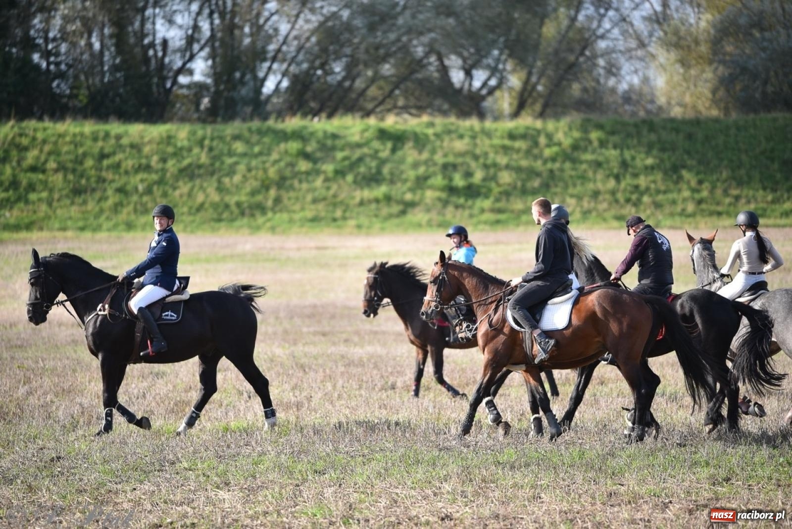 Zdjęcie w galerii na portalu naszraciborz.pl: Hubertus na Huzarskiej na bis – nie tylko tradycja, ale i pomoc dla Amelki [FOTO] wiadomości z regionu