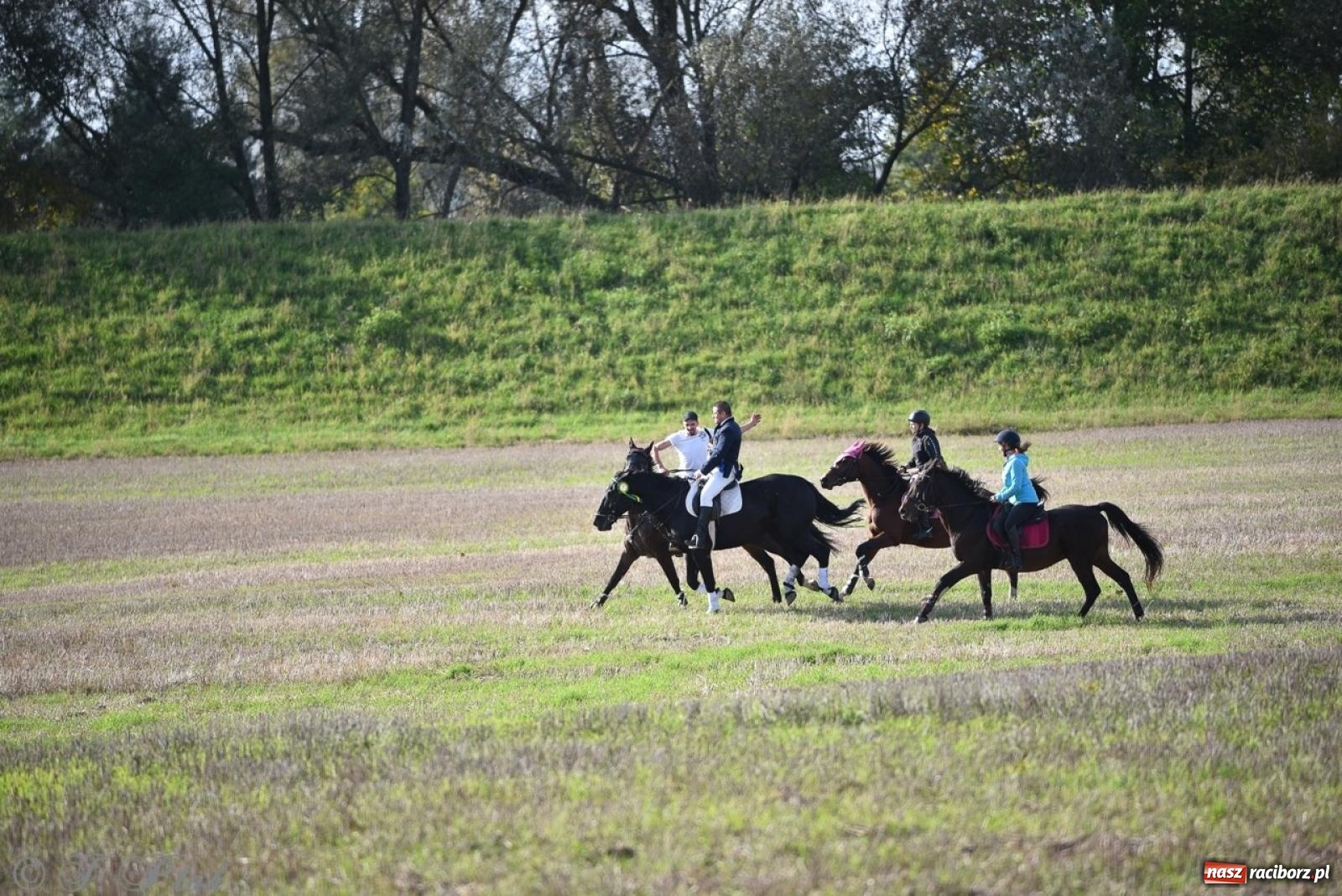 Zdjęcie w galerii na portalu naszraciborz.pl: Hubertus na Huzarskiej na bis – nie tylko tradycja, ale i pomoc dla Amelki [FOTO] wiadomości z regionu