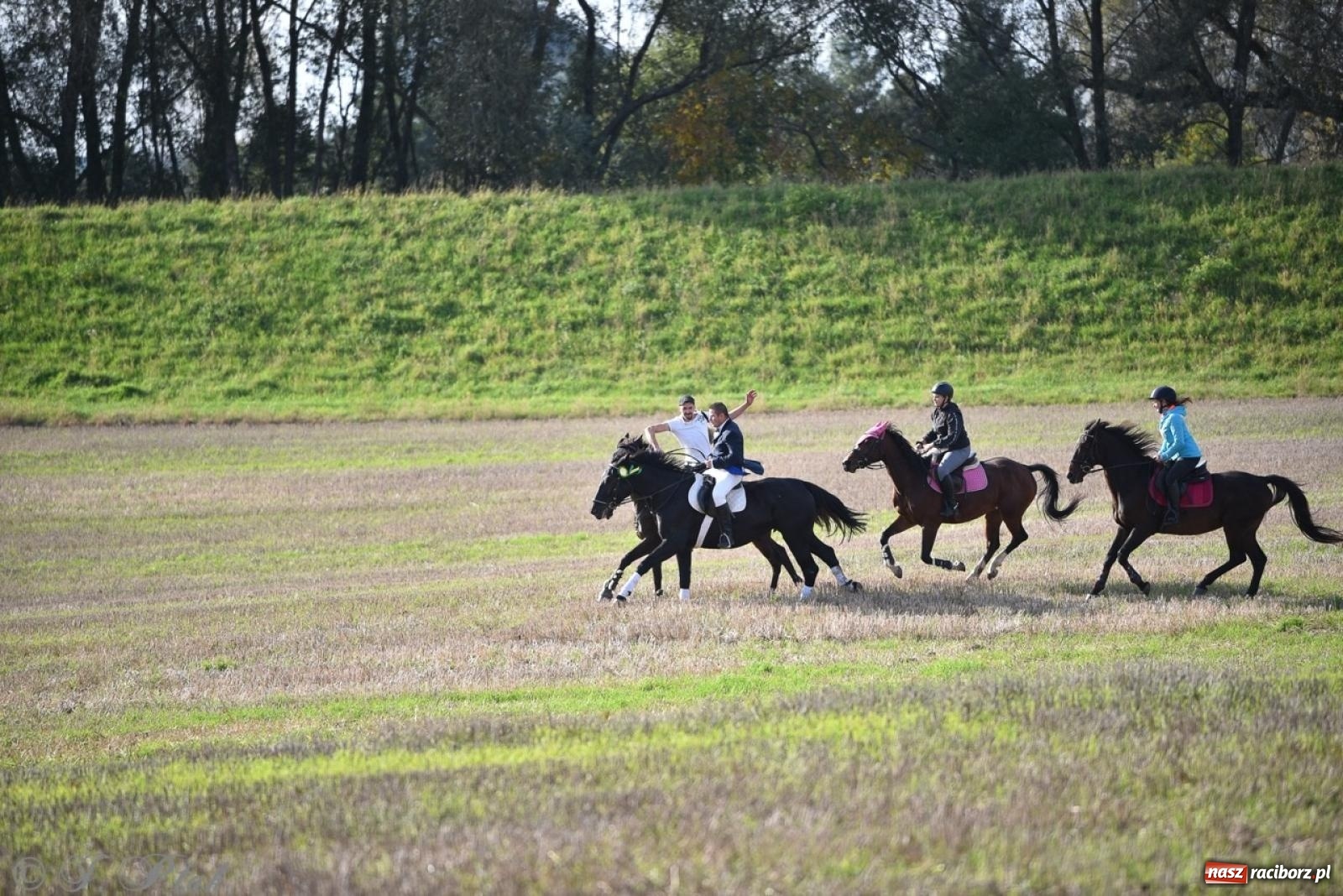 Zdjęcie w galerii na portalu naszraciborz.pl: Hubertus na Huzarskiej na bis – nie tylko tradycja, ale i pomoc dla Amelki [FOTO] wiadomości z regionu