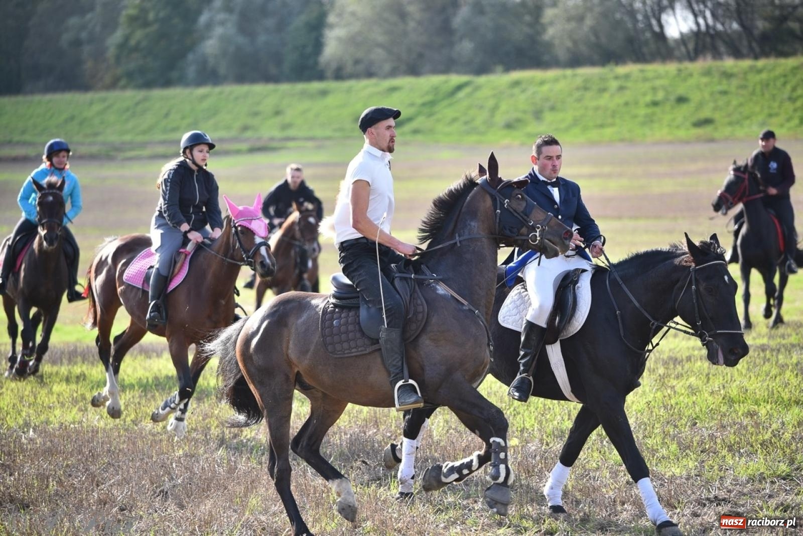 Zdjęcie w galerii na portalu naszraciborz.pl: Hubertus na Huzarskiej na bis – nie tylko tradycja, ale i pomoc dla Amelki [FOTO] wiadomości z regionu