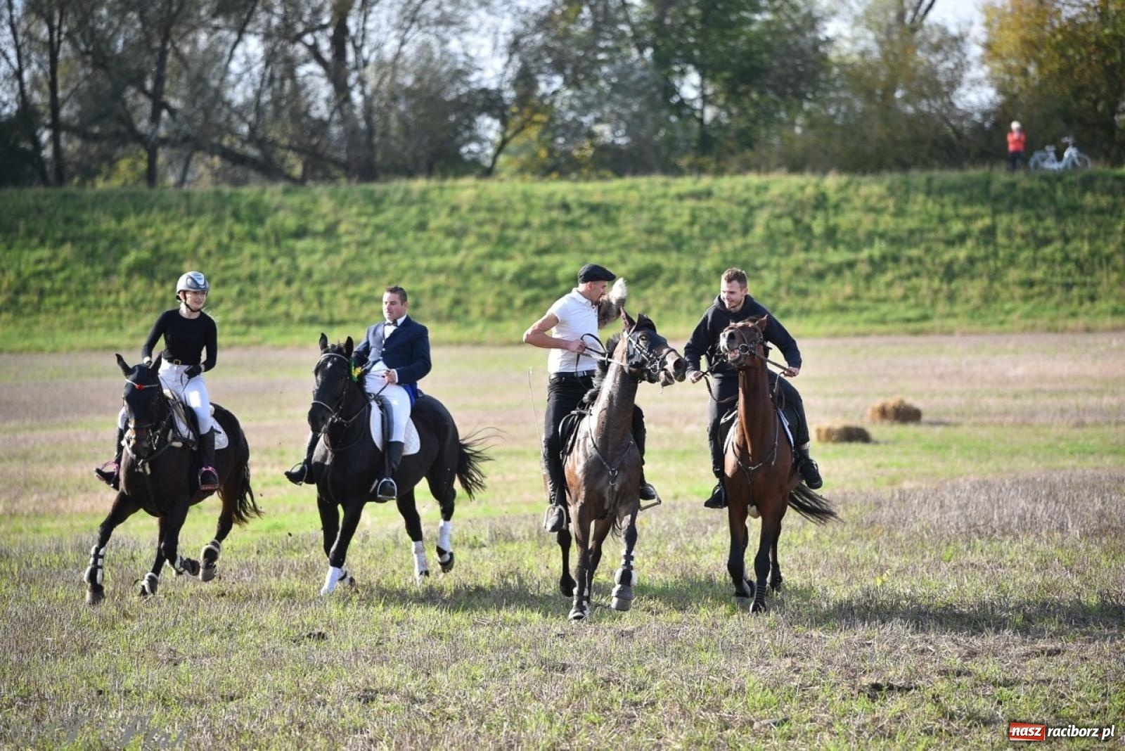 Zdjęcie w galerii na portalu naszraciborz.pl: Hubertus na Huzarskiej na bis – nie tylko tradycja, ale i pomoc dla Amelki [FOTO] wiadomości z regionu