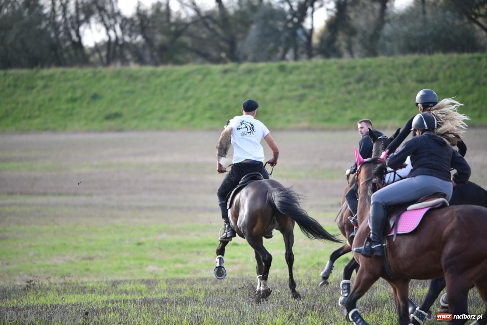 Zdjęcie w galerii na portalu naszraciborz.pl: Hubertus na Huzarskiej na bis – nie tylko tradycja, ale i pomoc dla Amelki [FOTO] wiadomości z regionu