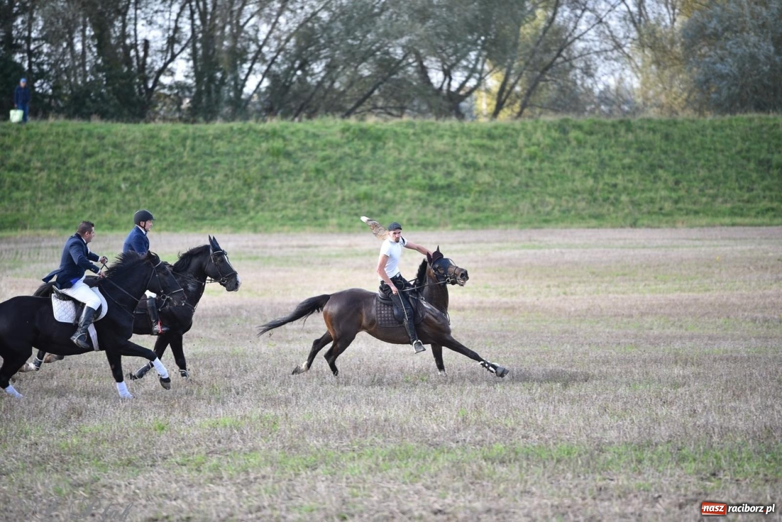Zdjęcie w galerii na portalu naszraciborz.pl: Hubertus na Huzarskiej na bis – nie tylko tradycja, ale i pomoc dla Amelki [FOTO] wiadomości z regionu