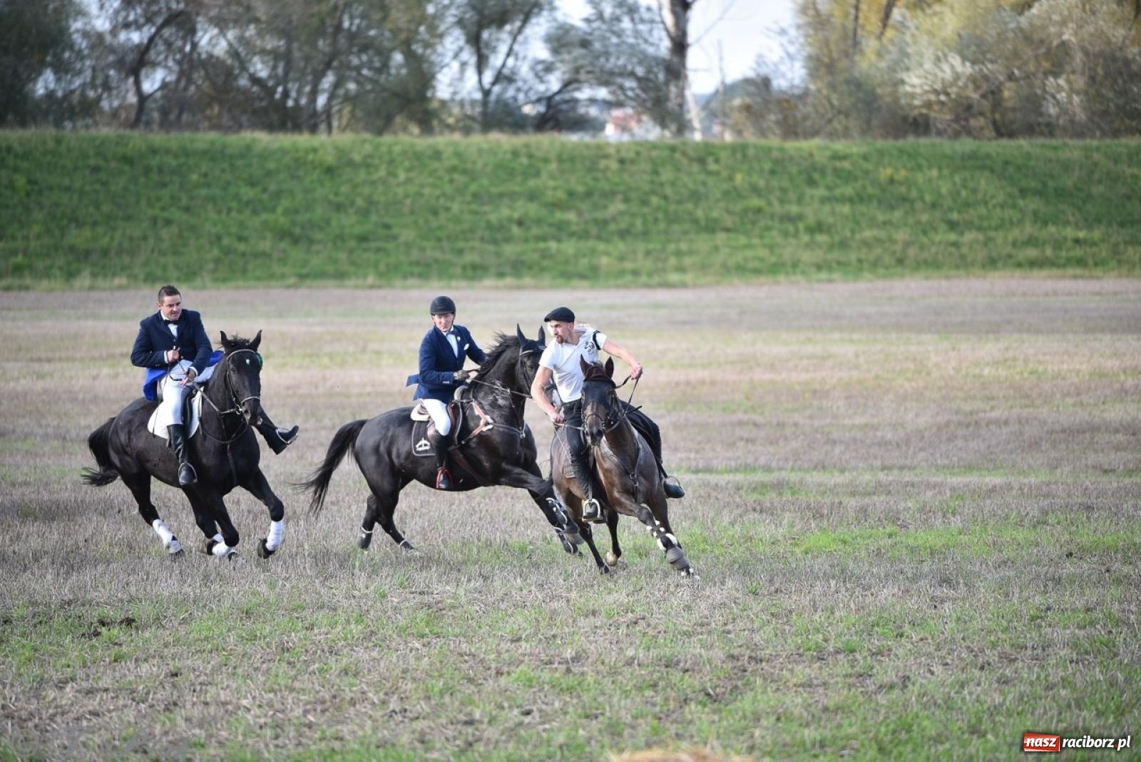 Zdjęcie w galerii na portalu naszraciborz.pl: Hubertus na Huzarskiej na bis – nie tylko tradycja, ale i pomoc dla Amelki [FOTO] wiadomości z regionu