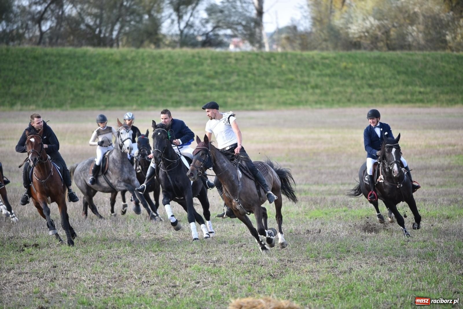 Zdjęcie w galerii na portalu naszraciborz.pl: Hubertus na Huzarskiej na bis – nie tylko tradycja, ale i pomoc dla Amelki [FOTO] wiadomości z regionu