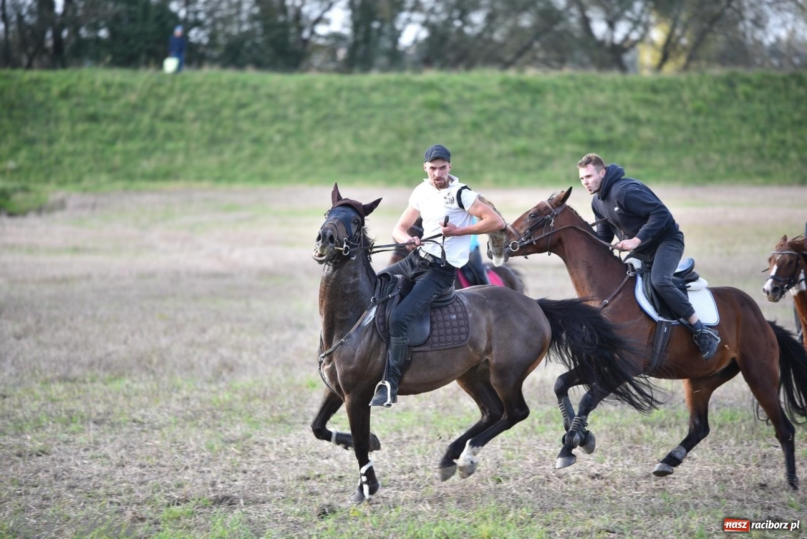 Zdjęcie w galerii na portalu naszraciborz.pl: Hubertus na Huzarskiej na bis – nie tylko tradycja, ale i pomoc dla Amelki [FOTO] wiadomości z regionu