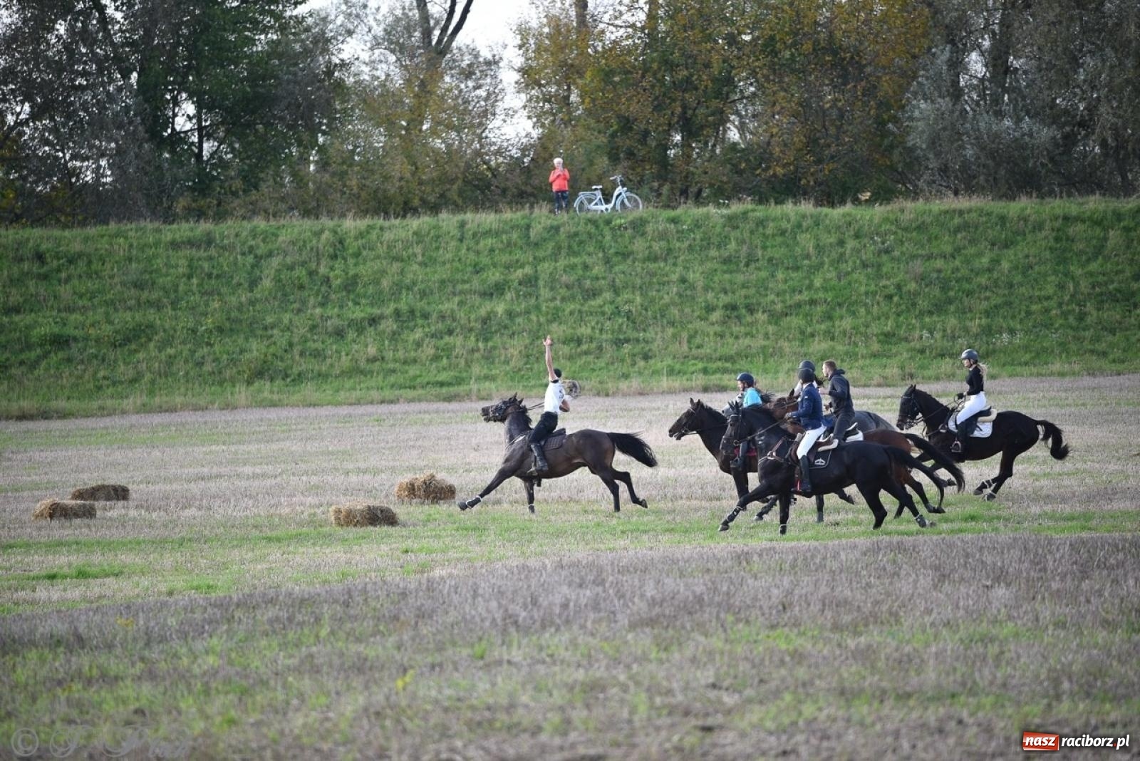 Zdjęcie w galerii na portalu naszraciborz.pl: Hubertus na Huzarskiej na bis – nie tylko tradycja, ale i pomoc dla Amelki [FOTO] wiadomości z regionu